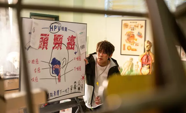 在短片中姜濤飾演「姜Sir」，拯救未被感染成喪屍的學生。