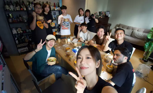 邀The Hertz任音樂總監。