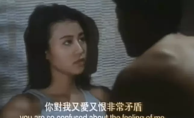 陳雅倫曾拍攝三級電影，於《性感女警》亦有大膽演出
