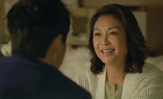 佢主動同家碧相認，令家碧喜極而泣。