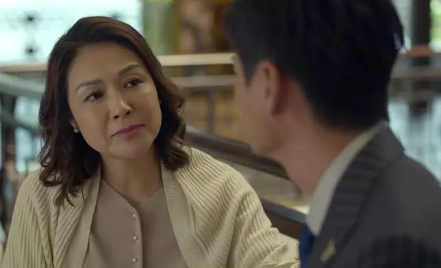 今晚一集，家碧同智斌講番當年調包一事時，一直強忍悲痛，張鳳妮呢幕唔單止個樣有戲，全程哽咽嘅聲線更增強了場口的感動感。