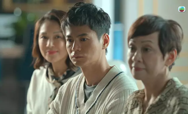 呢幕等待宣布集團代主席，張鳳妮都係交足戲。