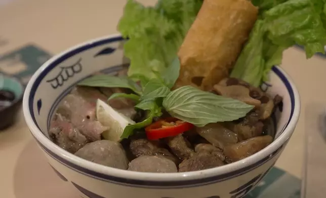 Fusion越南菜餐廳必食菜式︰招牌金邊粉、咖啡骨、鹹檸豬頸肉及椰子奶凍。