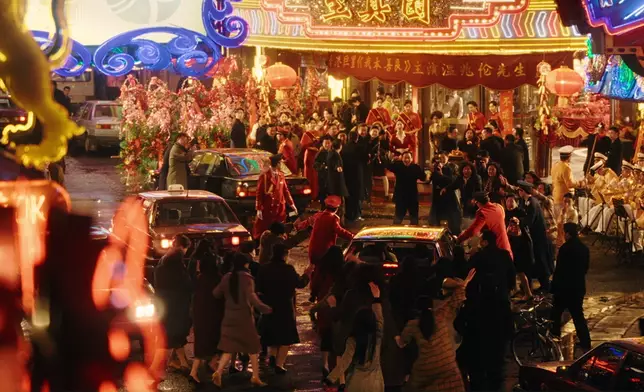 高度還原的昔日黃河路，及90年代上海人及香港人的精神，是劇集重心之一。