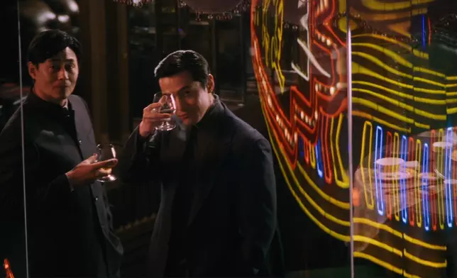 高度還原的昔日黃河路，及90年代上海人及香港人的精神，是劇集重心之一。