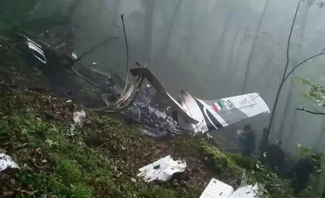 伊朗官方通訊社證實，總統萊希在直升機事故中遇難，機上包括外長等其他人員亦全部罹難。微博圖片