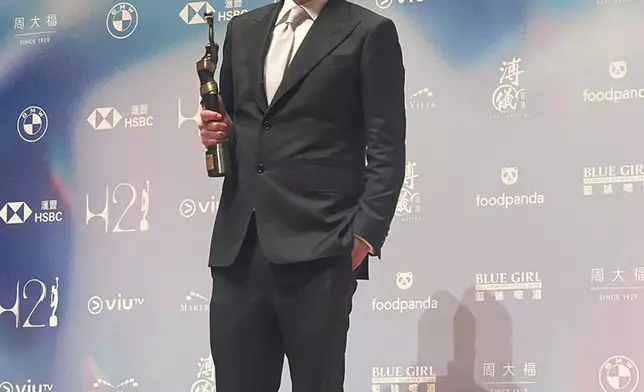 電影《澎湖海戰》由鄭保瑞執導。