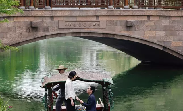 霍啟仁女友在社交平台曬出求婚照