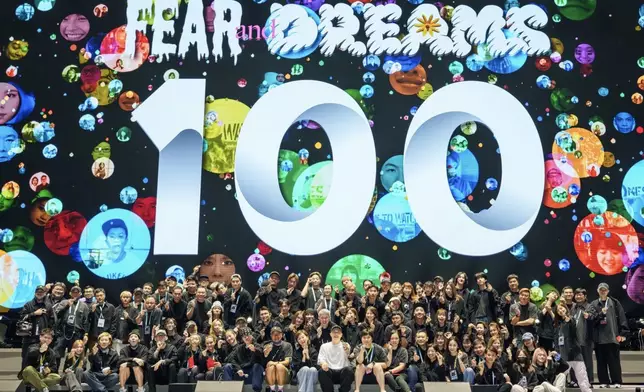 陳奕迅昨晚（24日）在杭州舉行第100場「Fear and Dreams演唱會」。