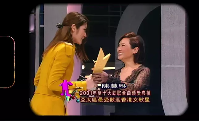 Kelly於2001年起連續六年奪得亞太區最受歡迎香港女歌星獎。