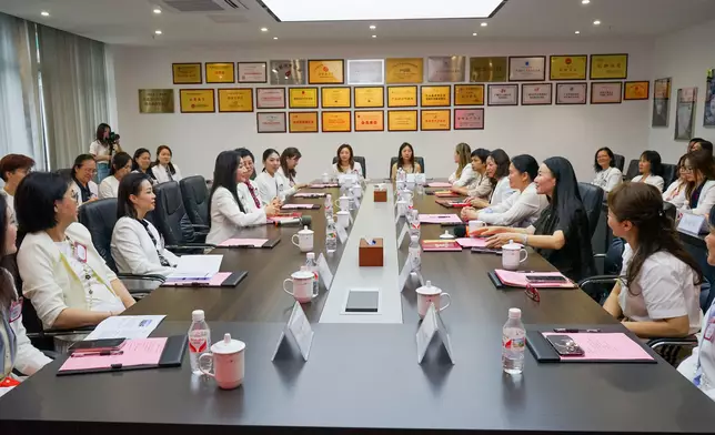 與廣州市婦聯黨組書記、主席龔紅及廣州傑出女企業家開展座談會探訪傑出企業之傳承、發展策略，創新創業發展方向。