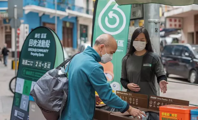 謝展寰期望在多管齊下之下，廢物回收率能在短時間內能提升至35%。(香港減廢網站圖片)