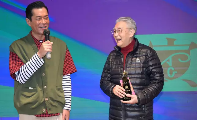 今年3月出席香港演藝人協會舉行春茗，並獲頒「傑出演藝大獎」。