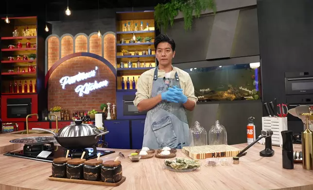 諾懿嘅「煙燻柚子清酒蠔」，無論擺盤甚至上菜嘅演繹都勁震撼！