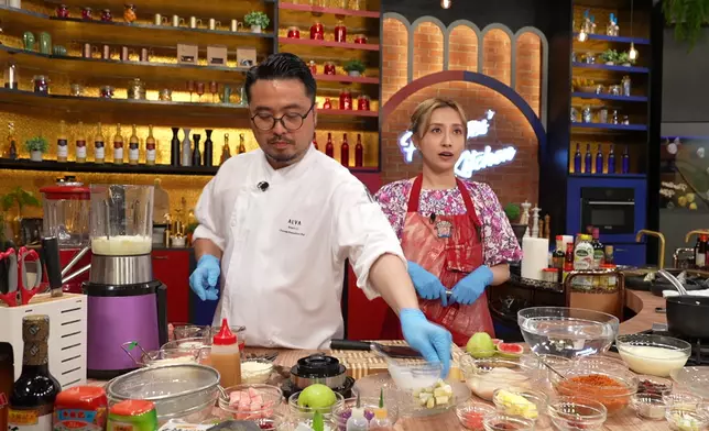 嘉欣同Bosco喺「主題故事Omakase」環節，將中式飲宴佳餚重新演繹。