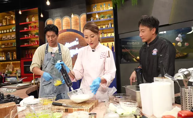 諾懿同Esther將冰室美食「法式化」，可是中途又再發生小失誤…