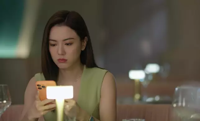 Linda喺正日生日當晚被男友背叛，真係好慘。