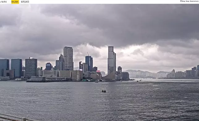 天文台在上午9時25分發出黃色暴雨警告信號。(天文台實時照片)