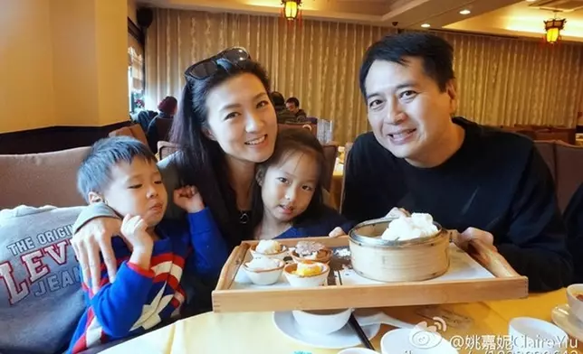 姚嘉妮與林祖輝向傳媒承認二人早已離婚多年。