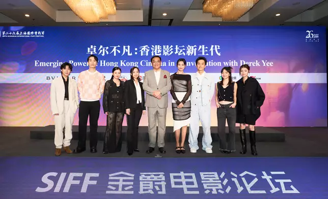 爾冬陞（中）率領八位香港新晉演員亮相上海電影節。