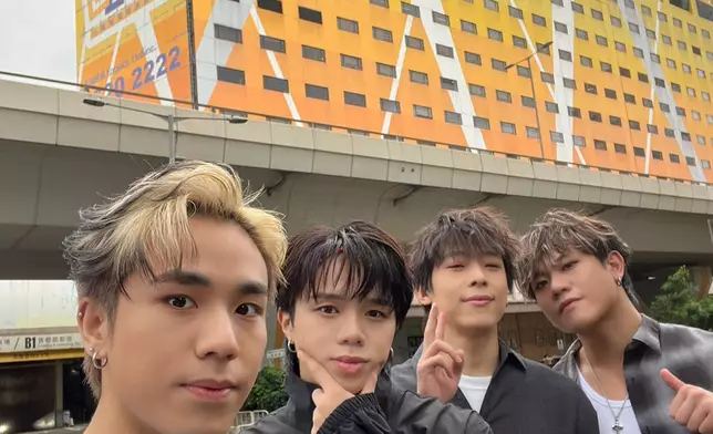 ROVER 用音樂與大家一起重溫九展過去帶給大家滿滿的音樂回憶。