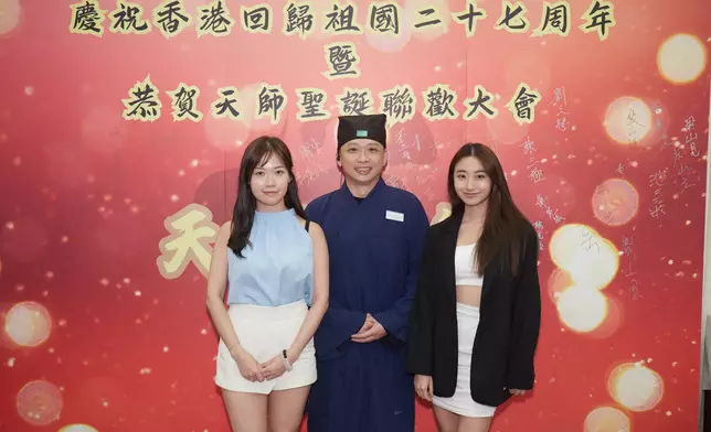 黃婧靈（波波）、黃紫恩（JoJo）為道教晚宴活動擔任主持。