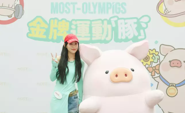 Gigi驚喜現身MOSTown新港城中心，為「LuLu the Piggy MOST-OLYMPIGS金牌運動『豚』」主持揭幕禮，與現場觀眾及專程到場的粉絲「Gi炎粉」及「小火苗」率先體驗由人氣卡通角色罐頭豬LuLu主持的
