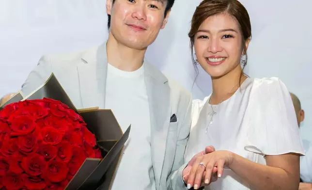邱芷微在IG分享陳志忠向她求婚成功的照片。