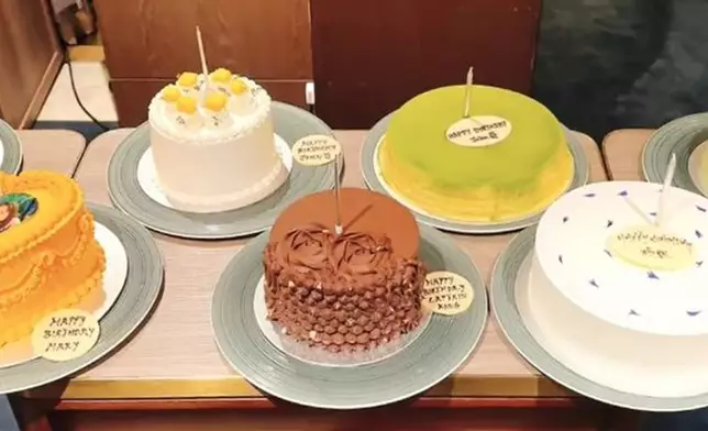 七個蛋糕好壯觀！