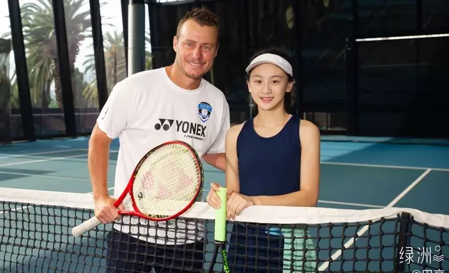 7歲開始就跟隨網球大滿貫冠軍曉域打網球。
