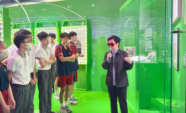 由於陳太紀念展設有一個很大的「張國榮專區」，因此演唱會特別構思了多個向「哥哥」致敬的環節。