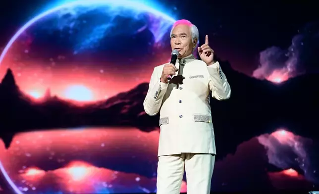 李龍基上周在澳門舉行「風繼續吹，女繼續追」演唱會。