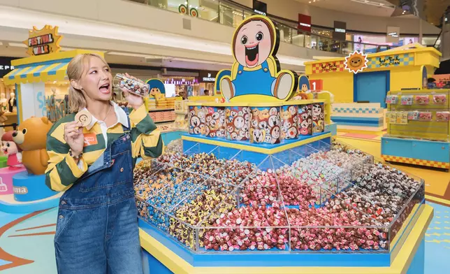 Marf見到多款精美周邊產品，即激發她的爆買慾望！