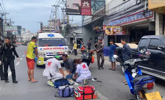 事發後有途人慌忙上前查看並報警，救援人員接報趕至，即場為事主進行心肺復甦法搶救。網上圖片