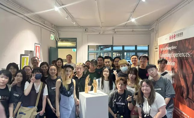 Gin Lee第一次舉辦展覽