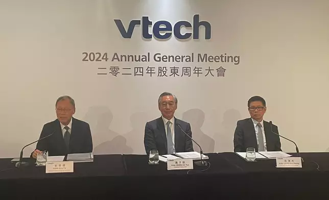 中為偉易達集團主席兼行政總裁黃子欣。資料圖片