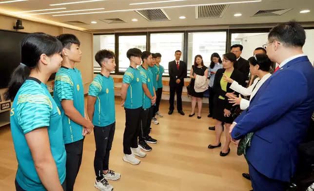 廣東省體育局代表團參觀香港賽馬會賽馬人才培訓中心及見習騎師學校。