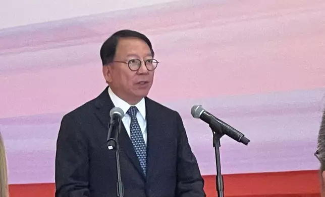 特區署理行政長官陳國基在典禮上致辭。巴士的報記者攝