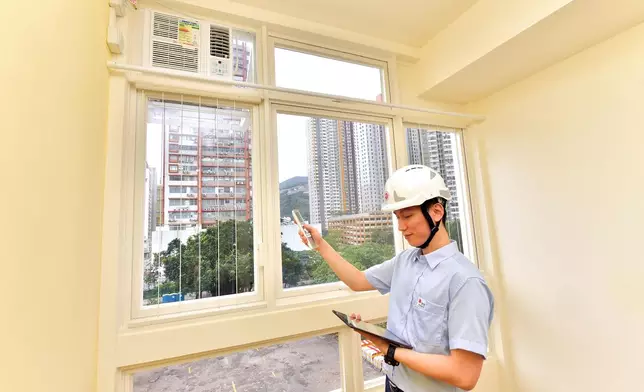 港燈透過「節能共享資助計劃」，資助「喜越」全數103個單位採用高能源效益的冷氣機、電熱水爐、電磁爐和抽油煙機等。