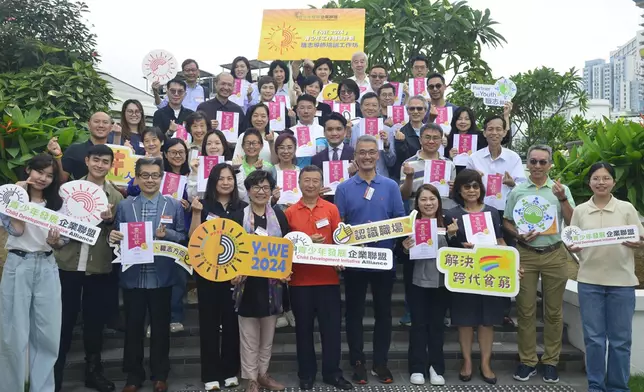 今年共有超過 100 名具社會職場經驗人士擔任義務「職志導師」，作學員的「盲公竹」，在 Y-WE 過程中從旁扶助、指導及支援他們順利完成工作體驗。圖片由青少年發展企業聯盟提供