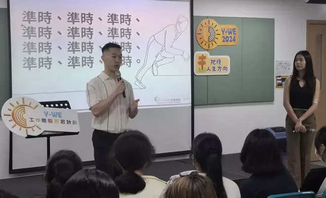 在工作體驗前學員需要面試和接受基礎「打底」培訓，工作體驗後則參加反思會沉澱學習，是一條龍的計劃。圖片由青少年發展企業聯盟提供