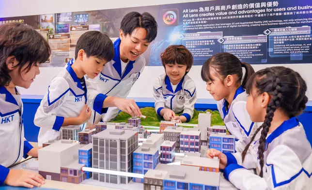 KidZania Hong Kong香港趣志家的5G智慧城市科技工作坊讓小朋友從小建立對創科的認知。