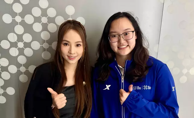 谷婭溦與前跳水冠軍任茜合照。