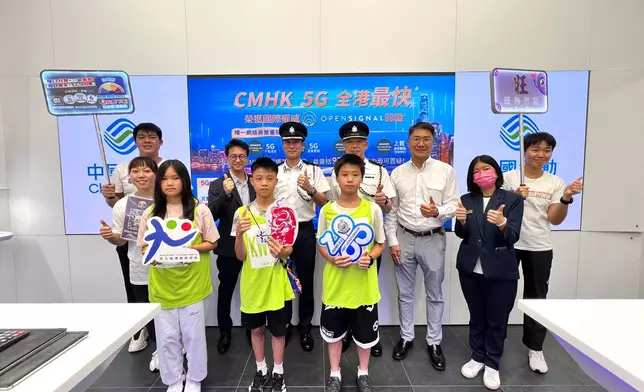 西九龍總區指揮官吳樂俊助理警務處處長，旺角區副指揮官陳潤金高級警司與油尖旺撲滅罪行委員會到旺角一帶商店教育職員有關最新防罪訊息