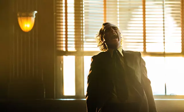 華堅馮力士（Joaquin Phoenix）憑他主演的2019年蝙蝠俠外傳電影《小丑》（Joker）獲頒奧斯卡影帝，續集《小丑：雙瘋》（Joker: Folie à Deux）即將於10月2日上映。