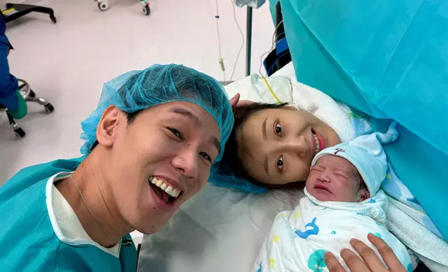 林奕匡（Phil）的太太李靄璣（Rikko）於前晚（23 日）誕下兒子Darrien。