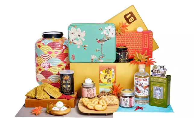 「本土匠心美饌選」(HK$1,288)集結本地高質鮑魚、養生茗茶，以及美食匠人精心手製的風味醬料、酥餅堅果、人氣精釀。
