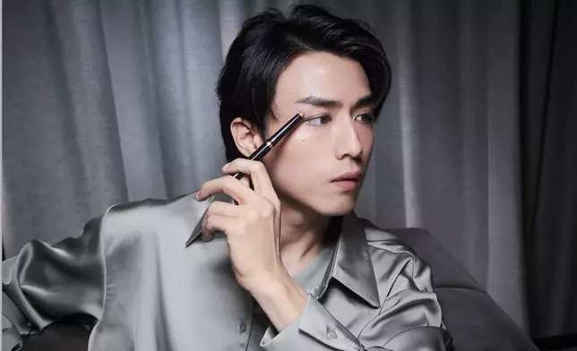 法國彩妝大師Laura Mercier是次再度與AK合作