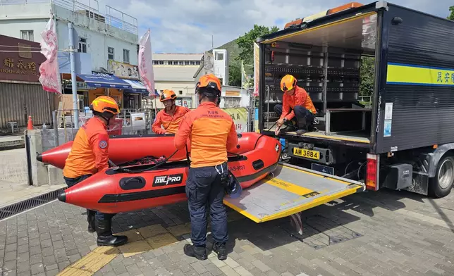 打風期間民安隊在杏花邨戒備。 FB圖片
