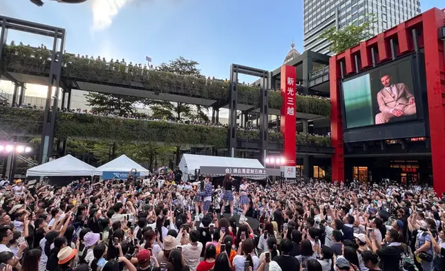 BOOM！怪物星人生日期許：「新的一年開始，期待有你一起，我們繼續飛向更大的天空。」